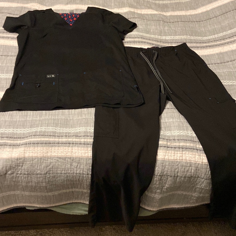 Scrub set, Koi Basics